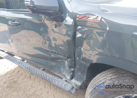 2025 Chevrolet Suburban 4Wd Z71 z USA, uszkodzony, nr VIN 1GNS6DRD4SR207856